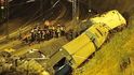 Nejméně 77 lidí zahynulo a přes 140 osob bylo zraněno při vykolejení vlaku v severním Španělsku nedaleko města Santiago de Compostela.