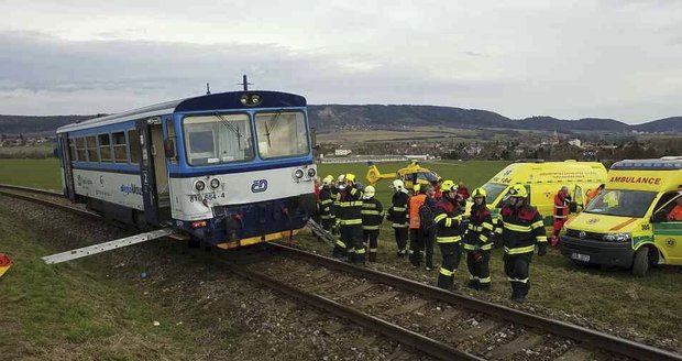 Hororová srážka vlaků na Chrudimsku: Na místě je několik zraněných