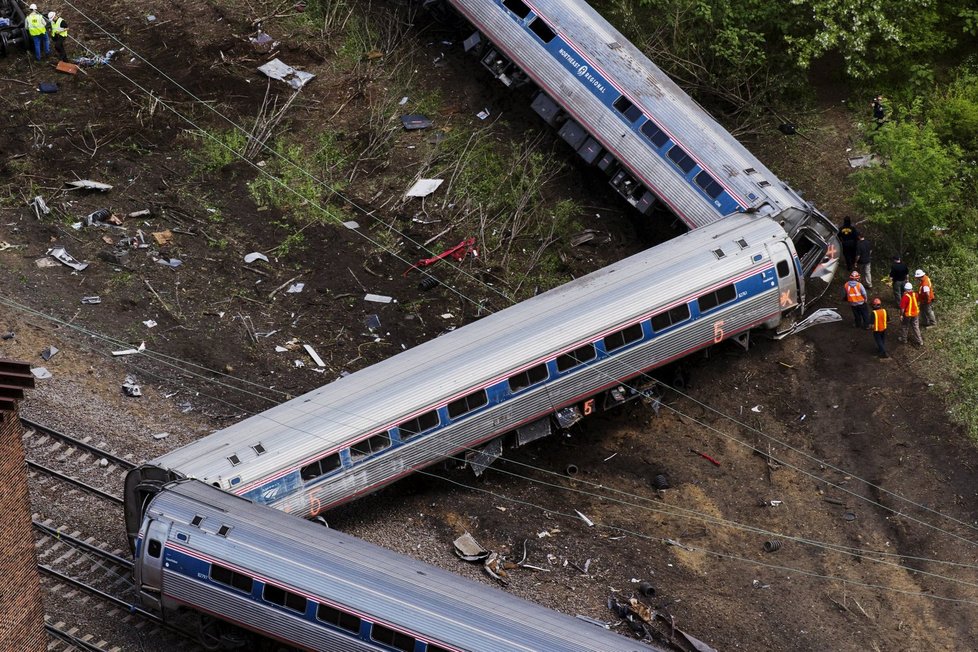 Vlakové neštěstí v USA: Ve Philadelphii boural vlak společnosti Amtrak