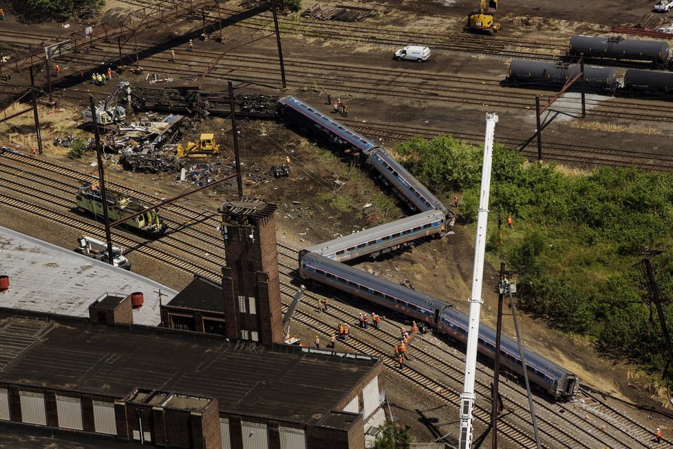 Vlakové neštěstí v USA: Ve Philadelphii boural vlak společnosti Amtrak