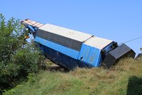 Další incident na železnici! Na Chrudimsku vykolejil osobní vlak