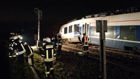 Srážka regionálního rychlíku a nákladního vlaku v Německu