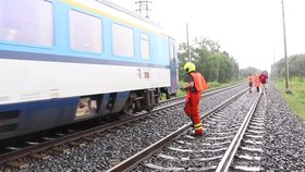 Na Olomoucku vypadla z vlaku tříletá holčička. Bohužel nepřežila