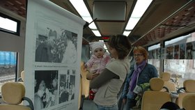 Na vlak se přijela podívat z Uherského Brodu paní Mirka (32) s dcerkou Jolankou (7 měs). „Jsem věřící, zajímá mě to,“ řekla