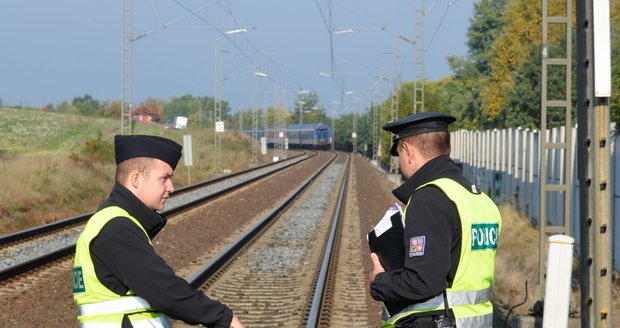 Osobní vlak usmrtil v pondělí dopoledne neznámého muže u Hodonína. Jednou z vyšetřovacích verzí je i sebevražda. Ilustrační foto.