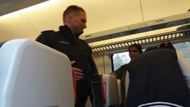 Vlak na trase Praha–Berlín kontrolují policisté.