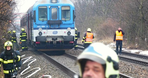 Během jízdy mezi Střelicemi a Brnem začal hořet plně obsazený motorový vlak. Lidé museli u Bohunic ze soupravy utéci, oheň hasilo sedm hasičských sborů.