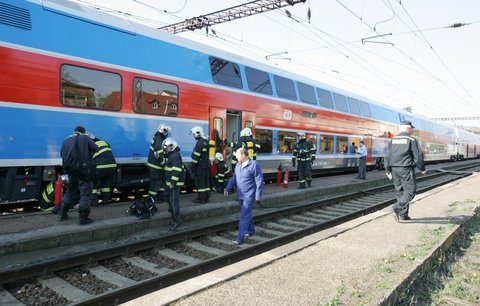 Nechal se zabít vlakem: Byla v něm jeho žena!