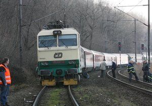 V Satalicích vlak srazil muže.(ilustrační foto)
