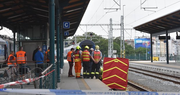 Na hlavním nádraží v Plzni usmrtil vlak zaměstnance ČD.