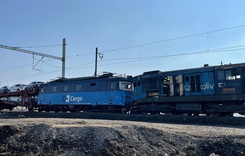 V Kyjích se srazily dva nákladní vlaky. Provoz byl obnoven