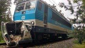 Tragická srážka s vlakem: Na Rychnovsku ji nepřežili dva lidé!
