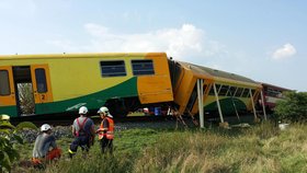 Ve Vnorovech na Hodonínsku se 13. září srazil osobní vlak s traktorem. Zemřel řidič traktoru a dalších osm lidí se zranilo.