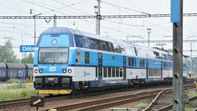 Ve Lhotce u Mělníku vykolejil osobní vlak