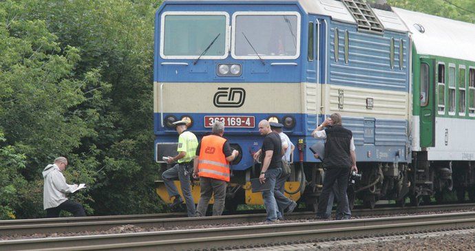 Tragédie v Poděbradech: Vlak na přejezdu zabil člověka (ilustrační foto)