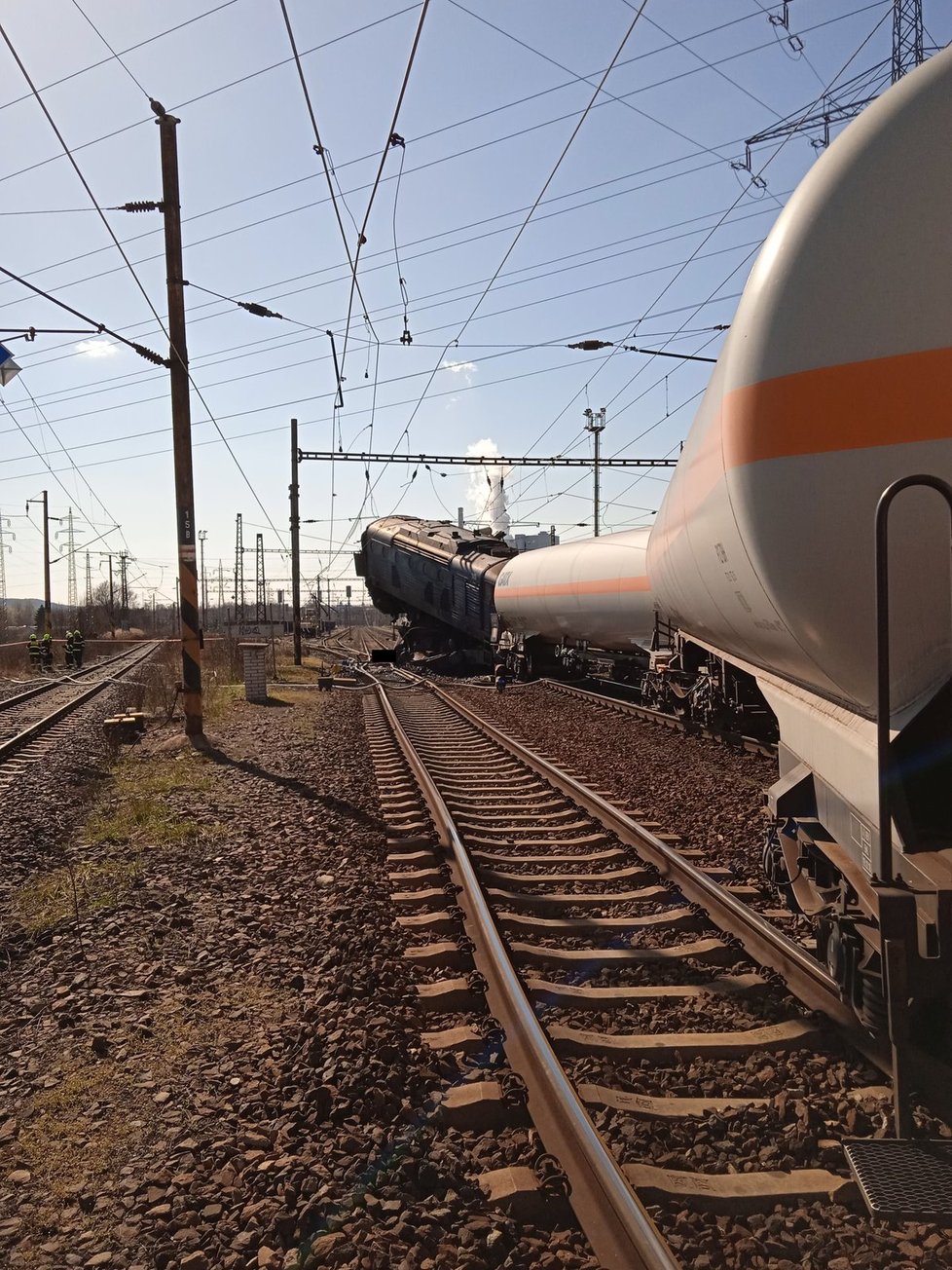 Na Teplicku se srazily dva nákladní vlaky, zemřel strojvůdce.