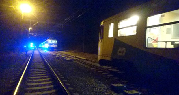 Expres z Prahy do Mnichova najel za Plzní na stejnou kolej jako osobní vlak, zastavil jen 34 metrů od něj