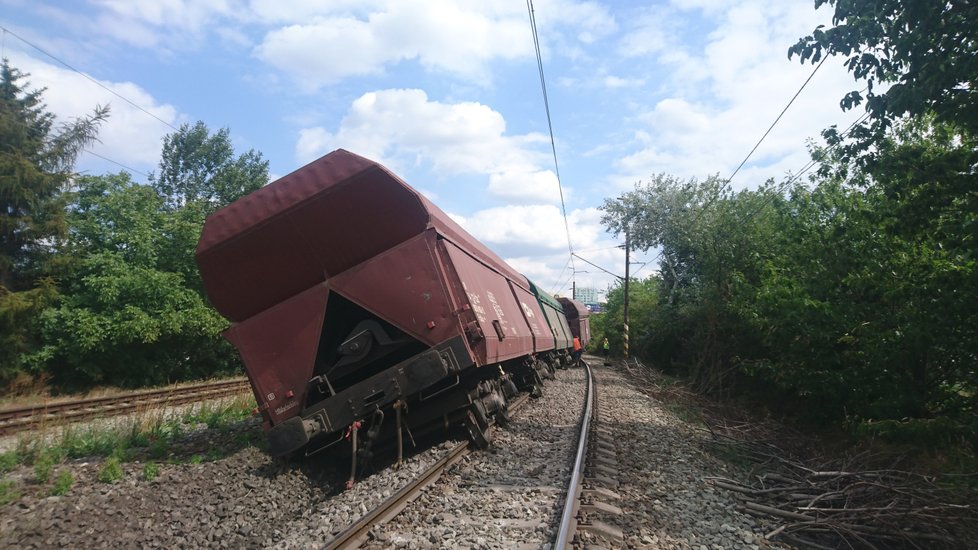 Podpora byla schválena zatím jen pro úseky Velim - Poříčany a Dětmarovice - Petrovice u Karviné - státní hranice s Polskem, jejichž příprava je podle ministerstva nejdále. Podpora dalších úseků bude podle úřadu záviset na podmínkách grantu.