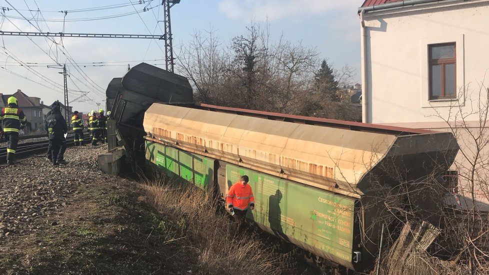 V Radotíně vykolejil vlak