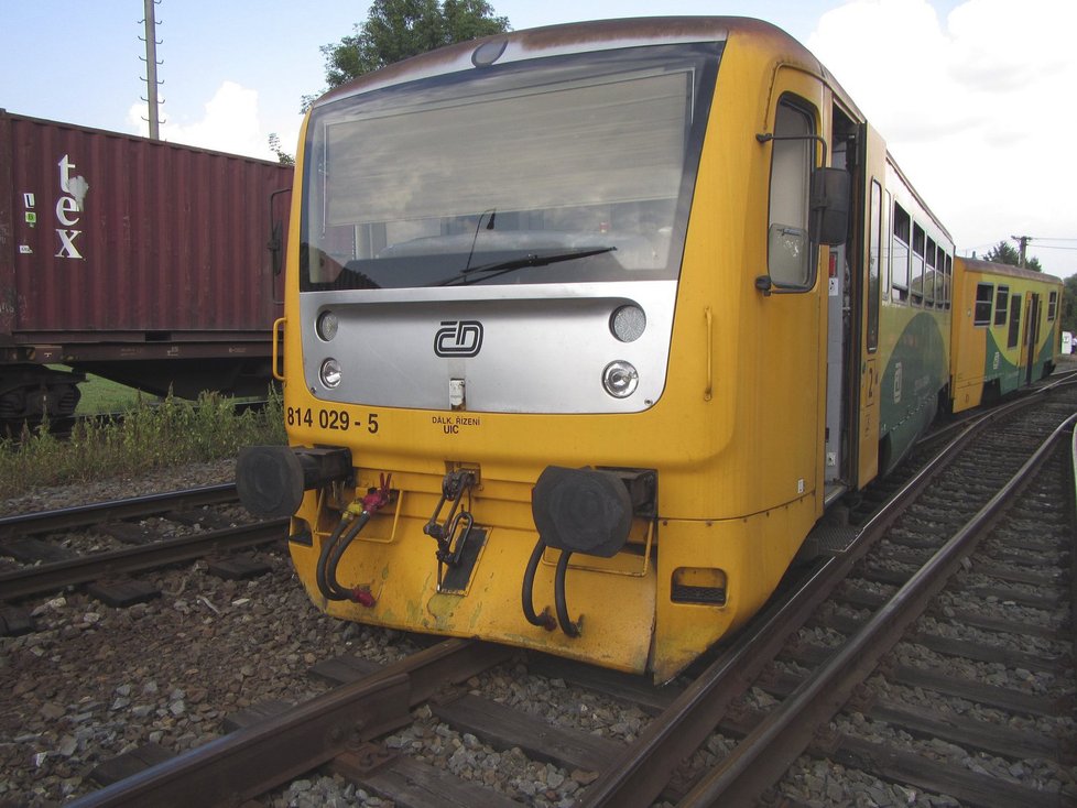 Osobní vlak v sobotu odpoledne vykolejil v Lípě nad Dřevnicí u Zlína (31. 8. 2019)