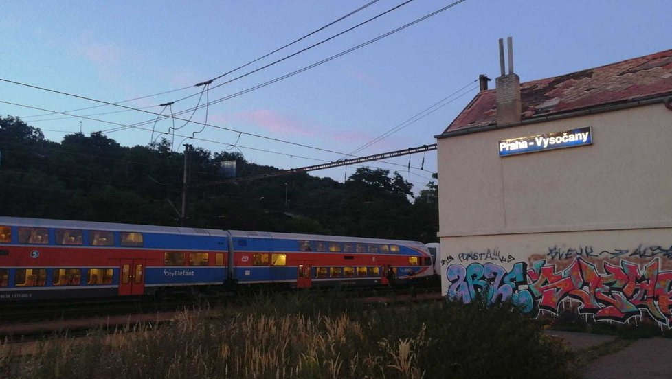 Ve Vysočanech někdo 17. července 2019 střílel na vlak.