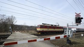 Tragédie na železnici: Mladík (†17) si šel pro smrt po kolejích!