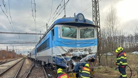 Příčinu ranní srážky vyšetřují policisté i Drážní inspekce.