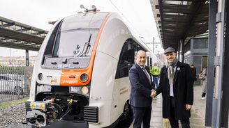 Supermoderní vlaky budou Praze i kraji k ničemu bez nových kolejí, říká radní Borecký Supermoderní vlaky budou Praze i kraji k ničemu bez nových kolejí, říká radní Borecký