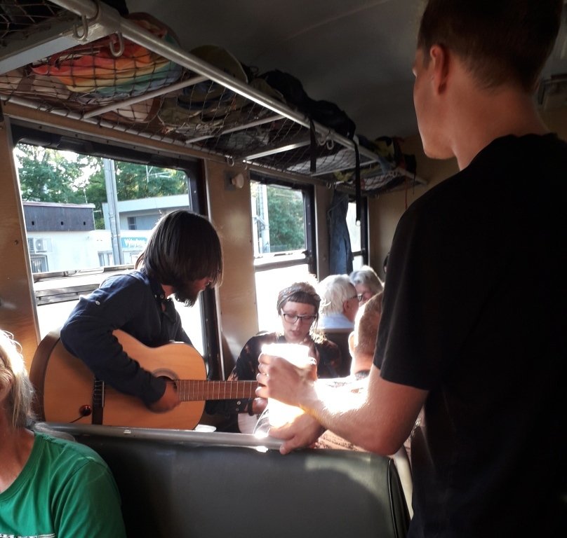 Na Pražský Semmering každou středu vyjíždí pojízdná klubovna ve vlaku.