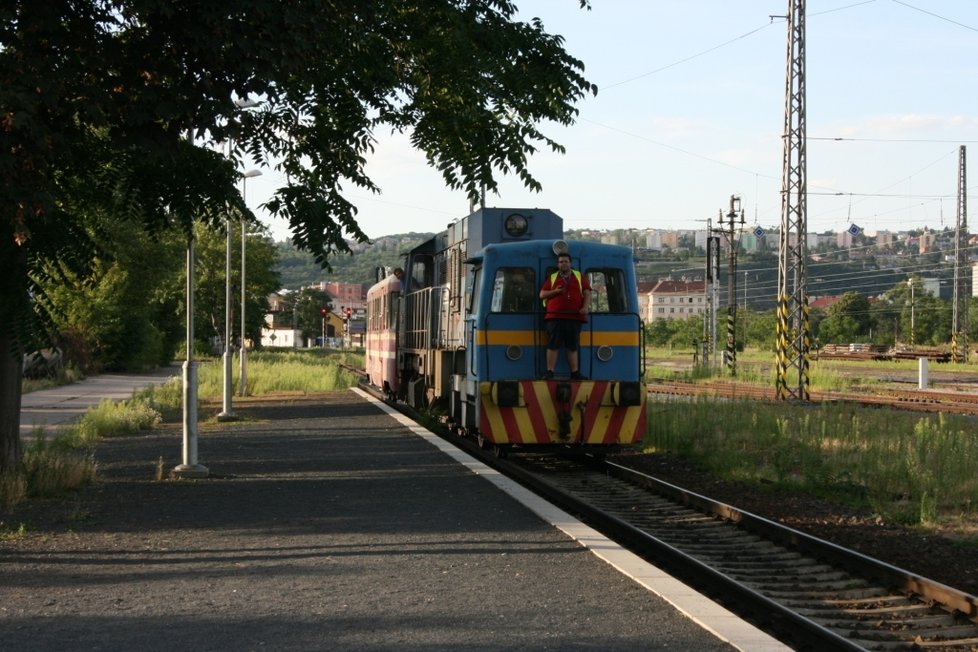 Na Pražský Semmering každou středu vyjíždí pojízdná klubovna ve vlaku.