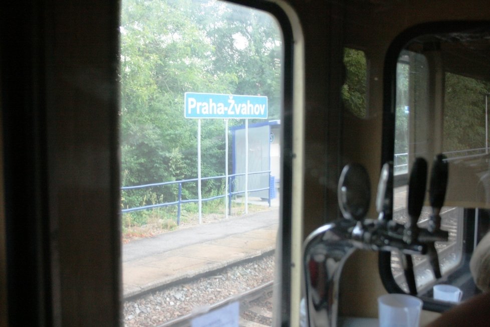 Na Pražský Semmering každou středu vyjíždí pojízdná klubovna ve vlaku.