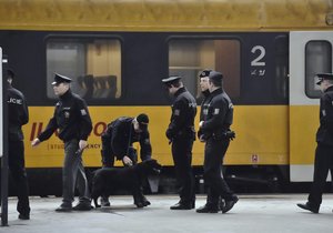 Anonym nahlásil 1. února bombu ve vlacích RegioJetu a Leo Expressu. Policie spoje zastavuje ve stanicích a prohledává je.