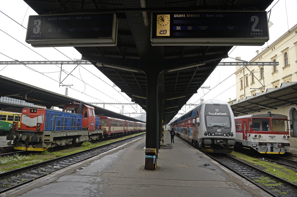 Masarykovo nádraží v Praze je plné vlaků, které nikam nejedou