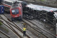 V Německu se srazily vlaky: Vagóny plné cestujících se převrátily!
