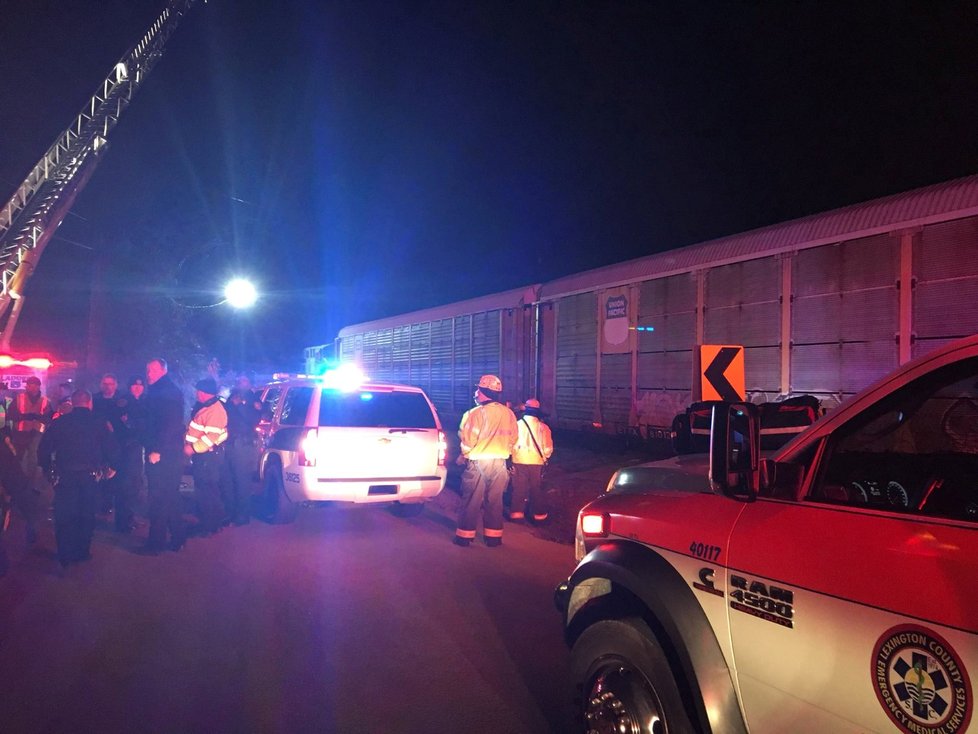 Kolize osobního a nákladního vlaku v americkém státu Jižní Karolína si vyžádala mrtvé.