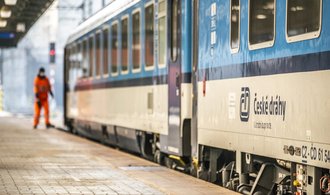 České dráhy platí půjčené miliardy, nové vlaky ale nedostávají včas. Výrobcům chybějí součástky