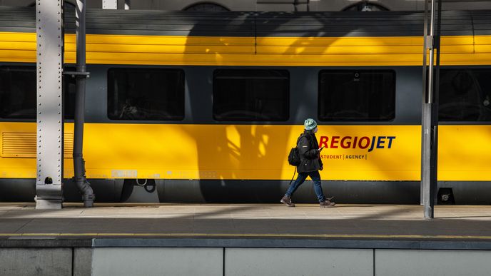 Tržby společnosti RegioJet, která provozuje dálkové vlaky, se loni zvýšily meziročně o 411 milionů korun na 3,36 miliardy. Tržby společnosti RegioJet, která provozuje dálkové vlaky, se loni zvýšily meziročně o 411 milionů korun na 3,36 miliardy.