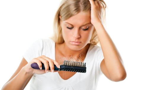 Vypadávání vlasů: Myslíte, že vás se to netýká? Alopecií trpí až polovina české populace!