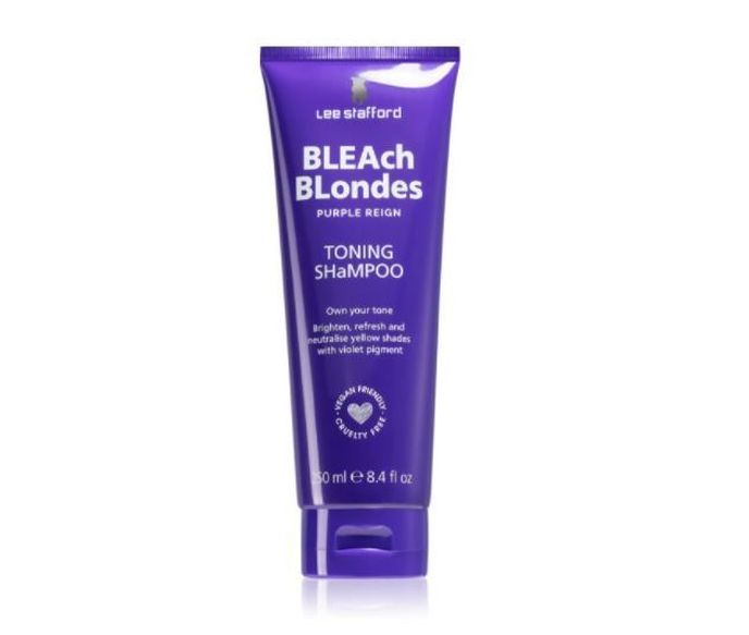 Lee Stafford Bleach Blondes šampon pro blond vlasy neutralizující žluté tóny, od 400 Kč.