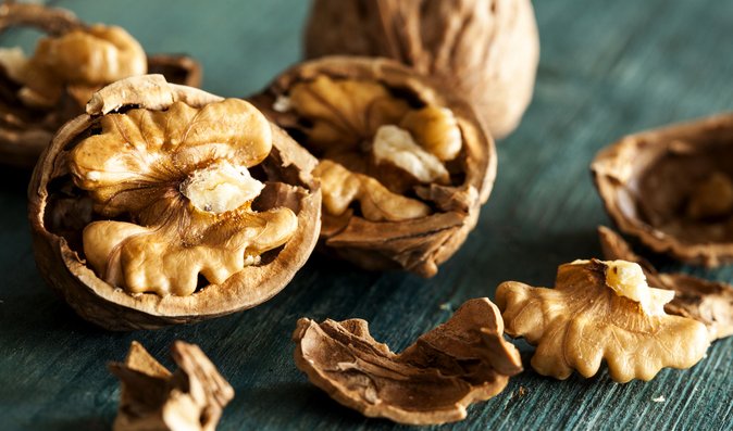 Vlašské ořechy patří mezi superpotraviny. Odborníci jich doporučují každý den sníst šest.