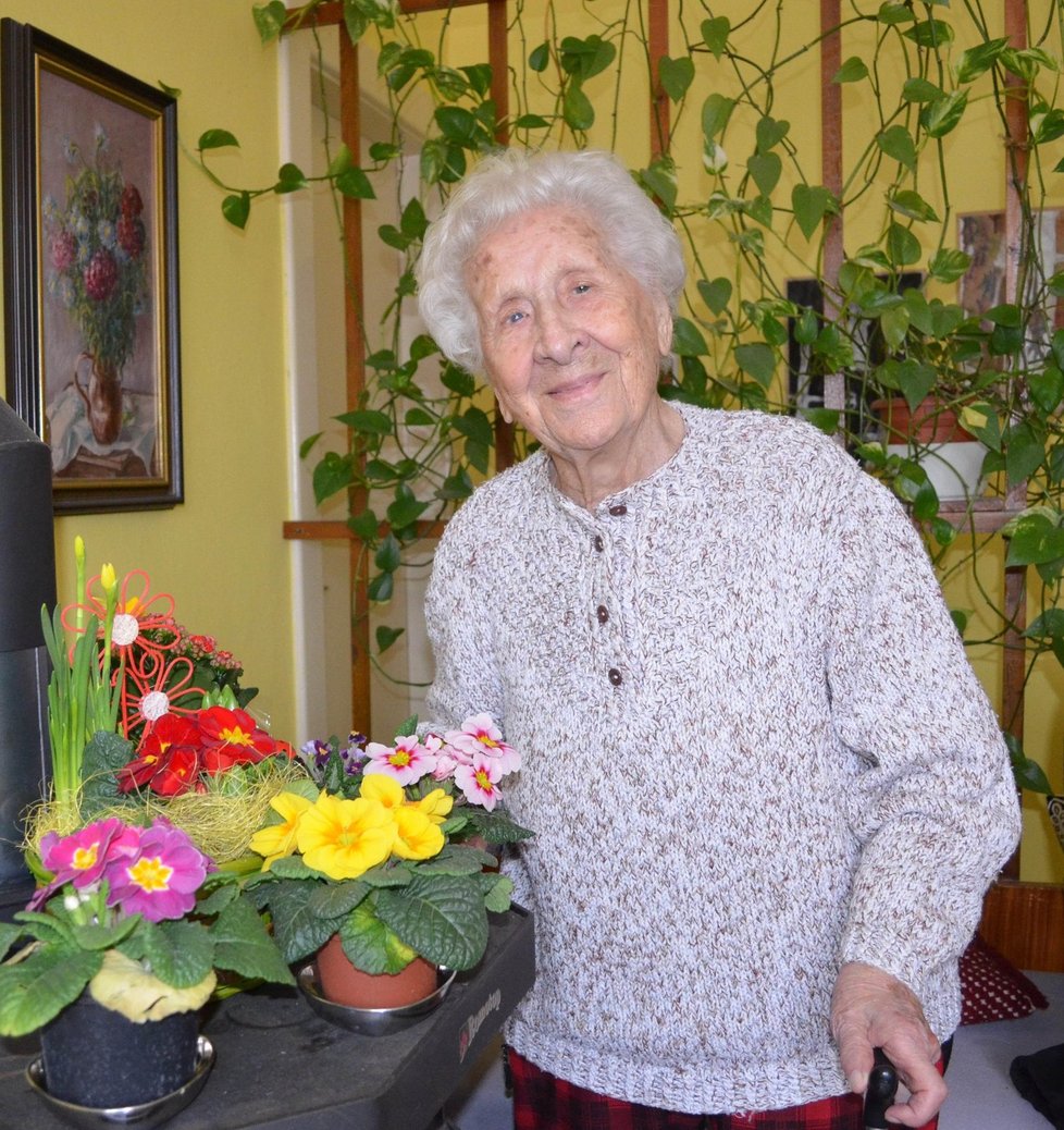Vlastimila Češková má ráda květiny a zahrádku. Těší se na jaro, aby mohla na špacír.