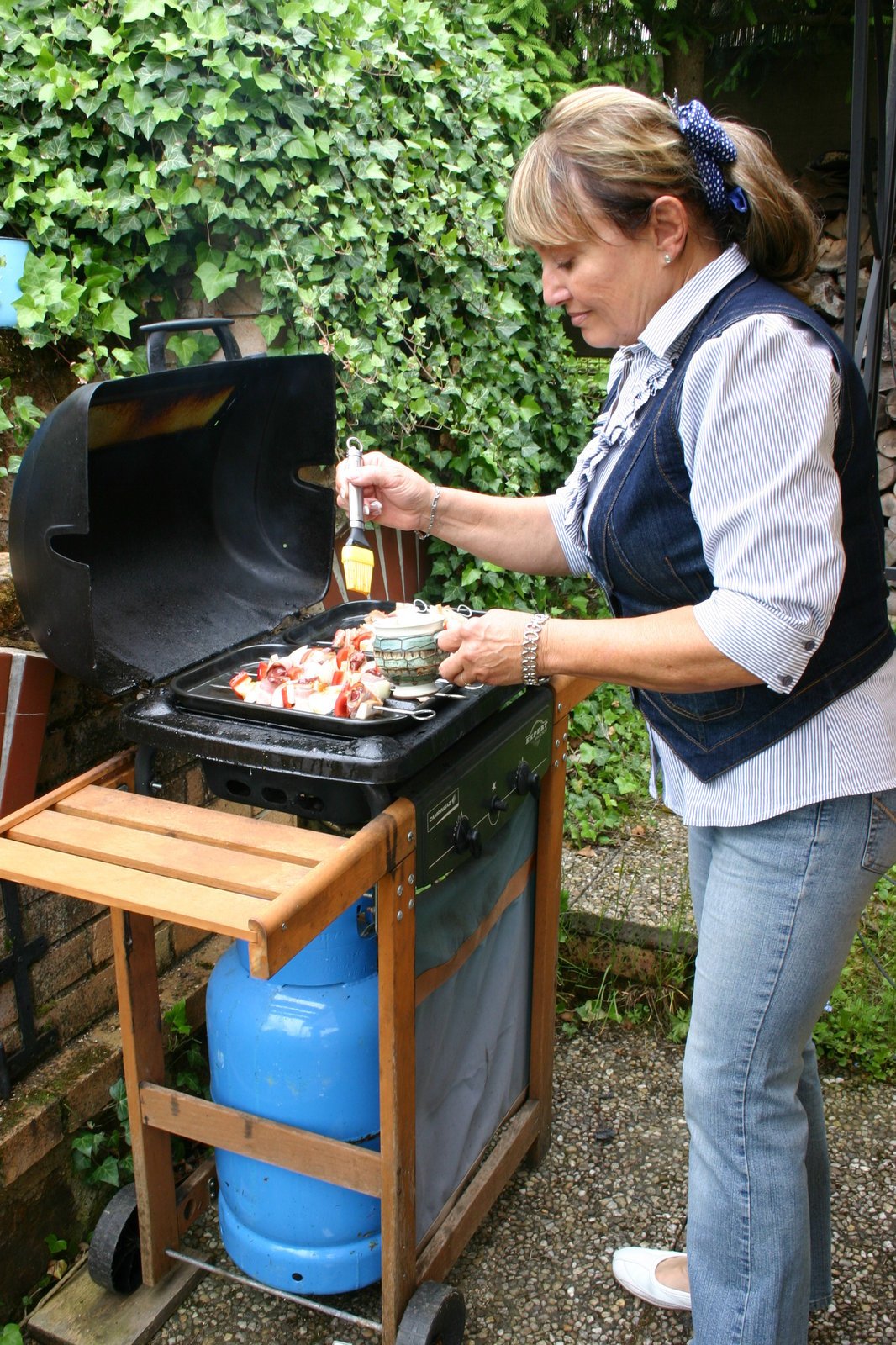 Zpěvačka Vlasta Kahovcová je vyhlášená svým grilovacím uměním.