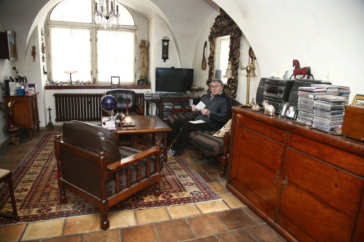 Obývací pokoj Vlastimila Harapese.