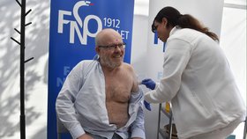 Ministr Válek se v Ostravě  nechal očkovat druhou posilující vakcínou proti covidu (10.10.2022)