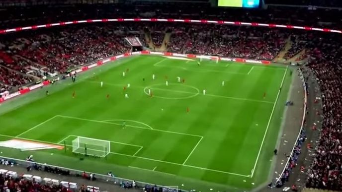 Nejlepší papírová vlaštovka všech dob letěla na stadionu Wembley