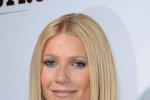 Gwyneth Paltrow nosí vlasy rovně vyžehlené a přidává jí to roky.