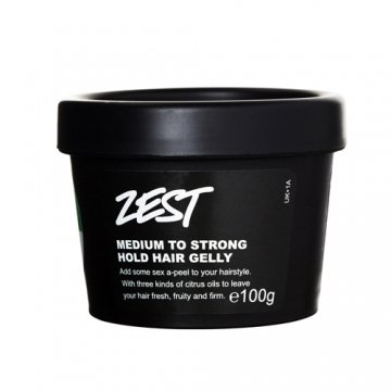 Lush Zest středně až silně tužicí želé na vlasy, 495 Kč, koupíte na www.lush.cz nebo v kamenných prodejnách Lush