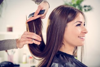 Suché, mastné, třepivé: Jak vybrat správnou péči pro vaše vlasy?
