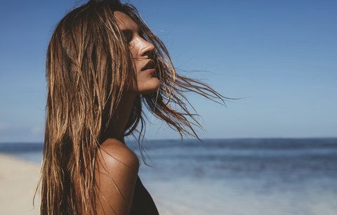 6 tipů, jak neskončit po létě s vlasy jako chemlon!