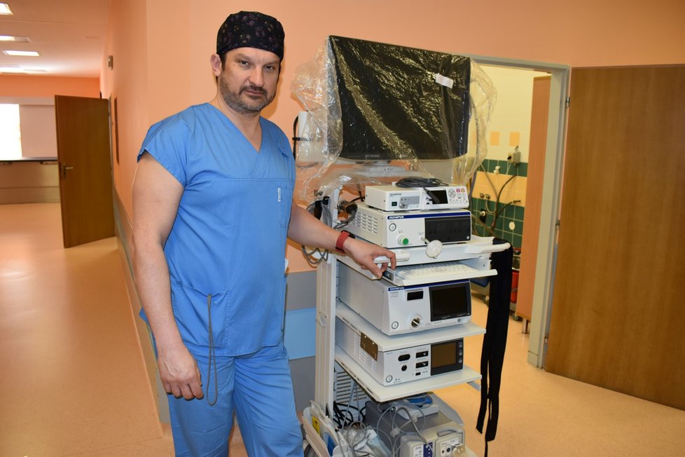 K zákroku používá nemocnice nemodernější 3D laparoskopický přístroj s optickou kamerou.